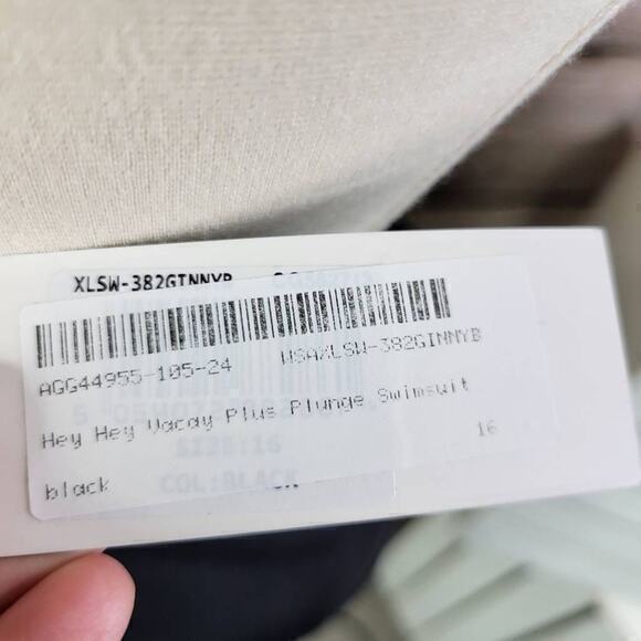 Brave Soul Women's Black Plunge Fitted Halter Swimsuit Size 16‎ NT - Picture 5 of 7